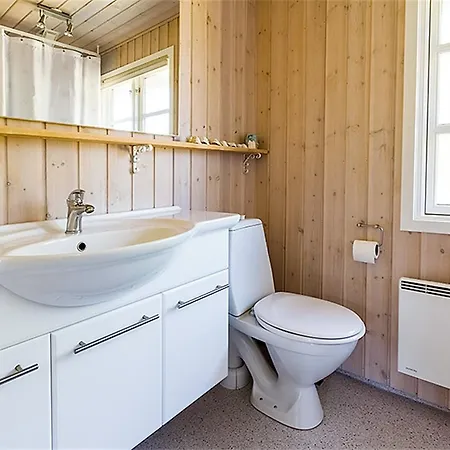 펜션 Four-bedroom Holiday In *