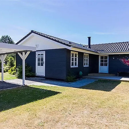 펜션 Four-bedroom Holiday In *
