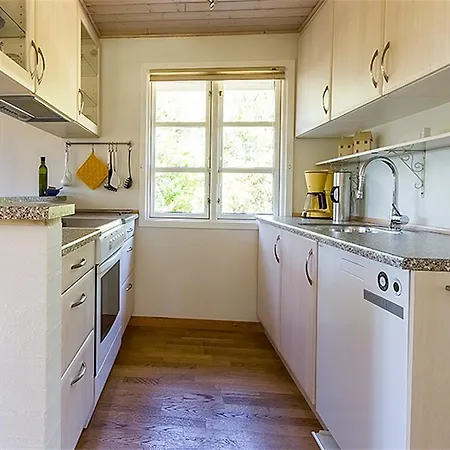 펜션 Four-bedroom Holiday In *