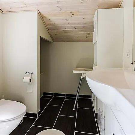 펜션 Four-bedroom Holiday In *