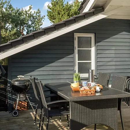 Four-bedroom Holiday In 펜션 Hals
