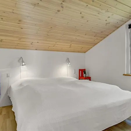 펜션 Four-bedroom Holiday In