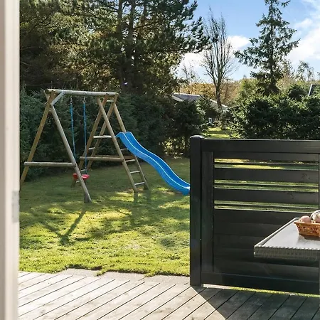 펜션 Four-bedroom Holiday In