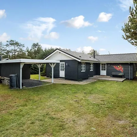 Four-bedroom Holiday In * Hals