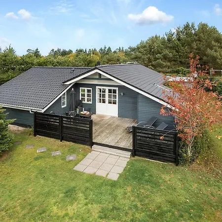 Four-bedroom Holiday In 펜션